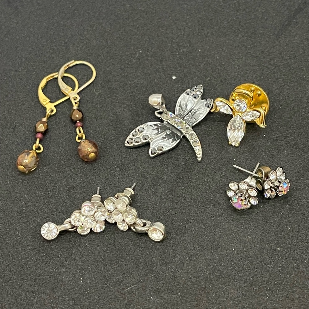 5 pieces of jewelry